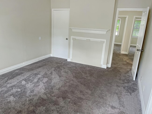 Building Photo - 195 Hedges St SE