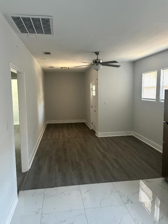 Building Photo - 915 S 12th St