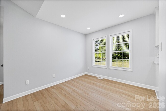 Building Photo - 425 Griggs Rd