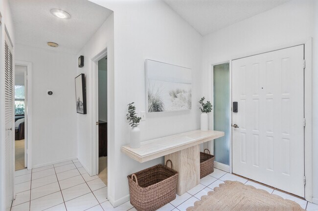 Building Photo - 12950 Dartford Trail