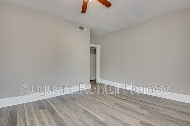 Building Photo - 262 Walker St