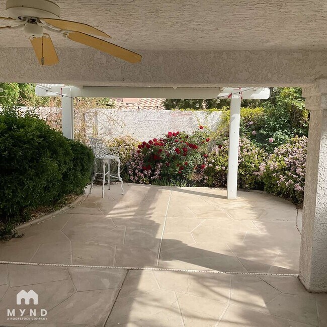 Building Photo - 9054 Claretta Dr