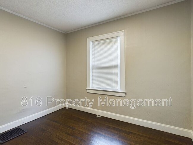 Building Photo - 3032 Elmwood Ave