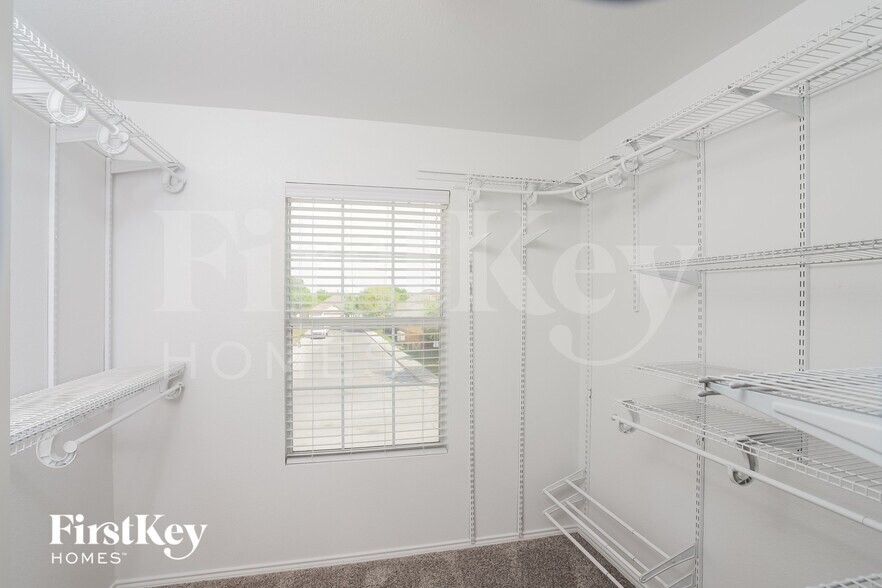 Building Photo - 8503 Silver Willow