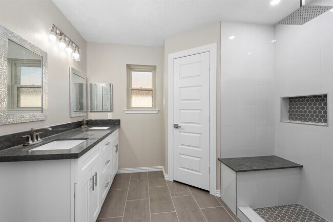 Building Photo - 8363 Pebbledowne Dr