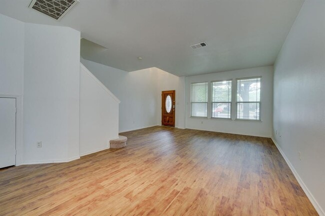 Building Photo - 1112 Sundrop Pl