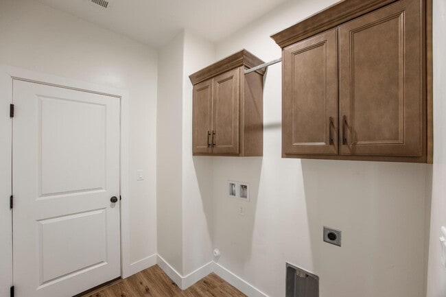 Building Photo - 646 N Sandy Talus Dr