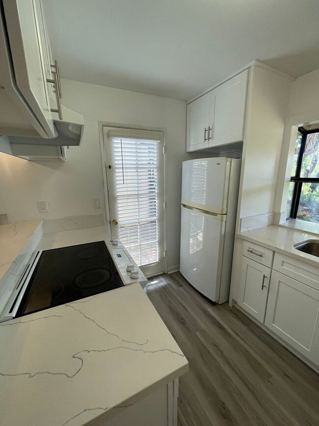 Building Photo - Single Story Duplex in Cardiff