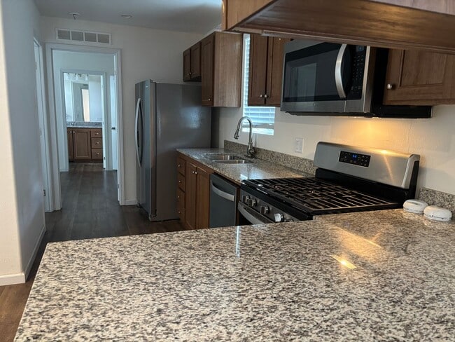 Building Photo - Terrific detached 2/2 Unit with full Priva...