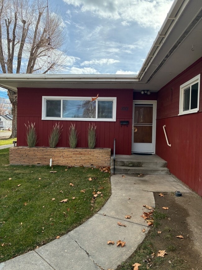 Building Photo - 1001 7th St