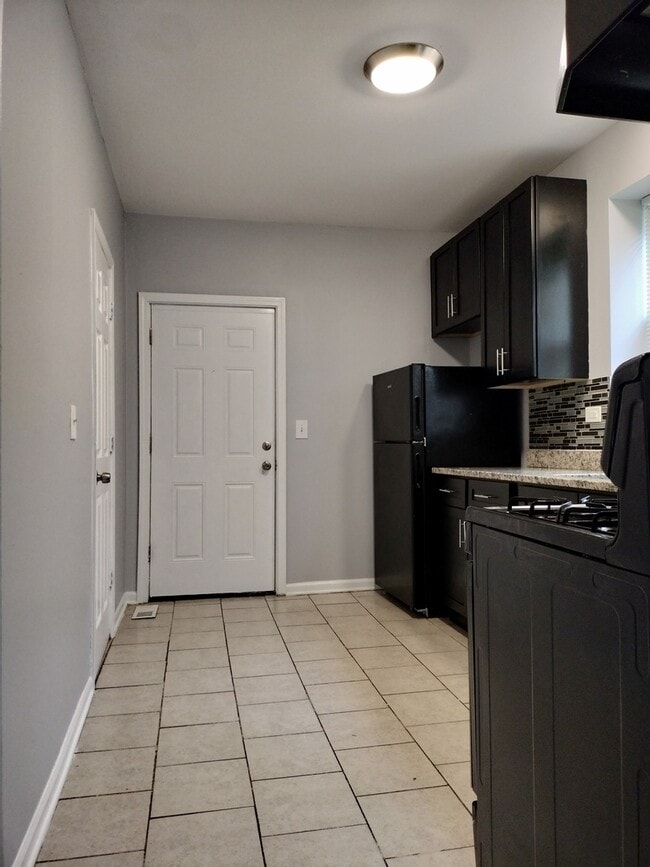 Building Photo - 2525 E 72nd Pl