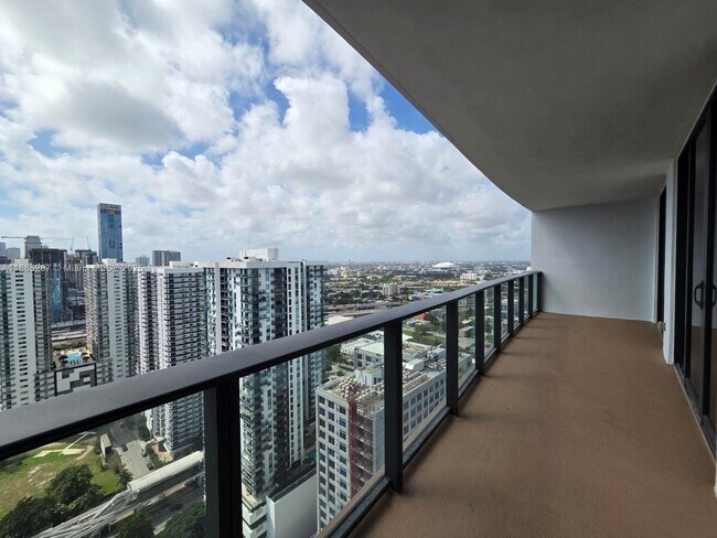 Building Photo - 1600 NE 1st Ave