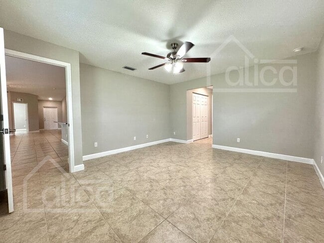Building Photo - 735 Gelaso St SW