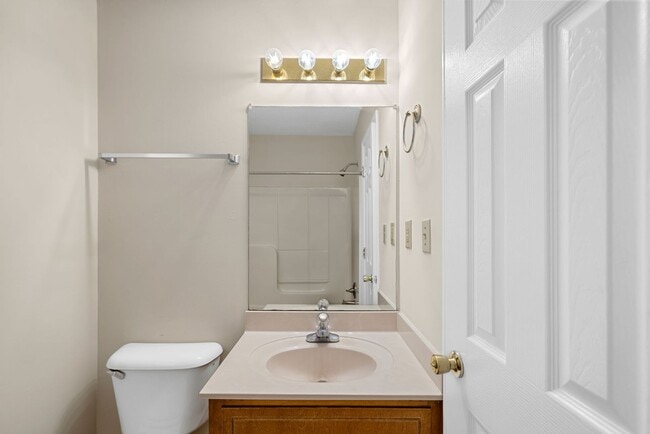 Building Photo - 1 Bedroom Pet Friendly Home For Rent Near Dover Crossing!