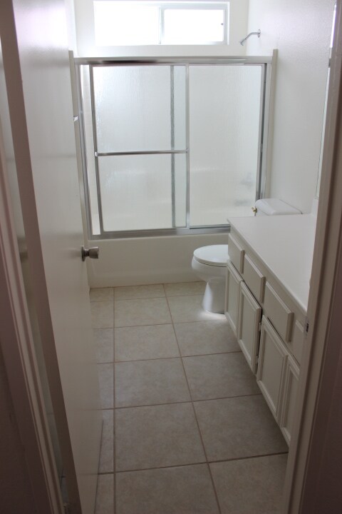 Building Photo - BEAUTIFUL LARGE 5 Bedrooms, 2.75 Bathrooms Home