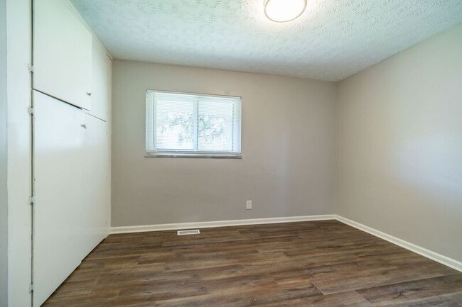 Building Photo - 2200 Homestead Dr