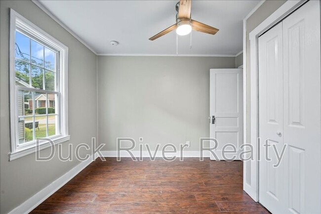 Building Photo - 509 Hardwick Ave