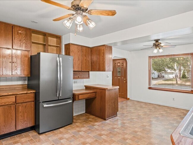 Building Photo - Spacious 3-Bedroom Home with Oversized Garage Space!