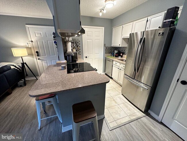 Building Photo - 1538 Lincoln Way