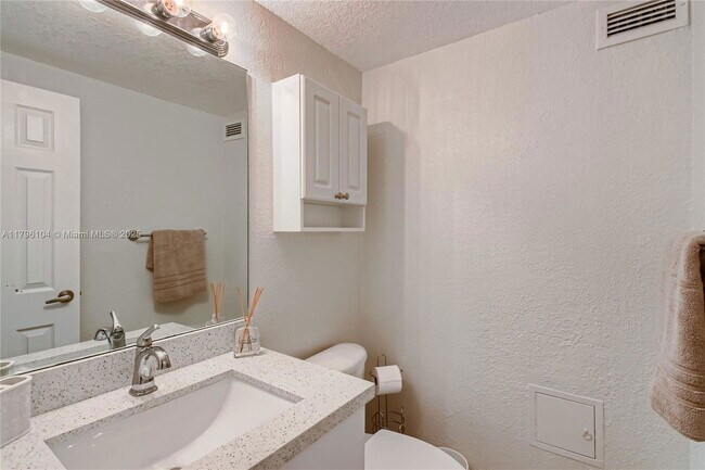 Building Photo - 2501 S Ocean Dr