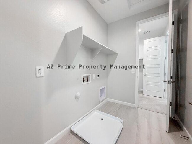 Building Photo - 5138 E Anderson Dr