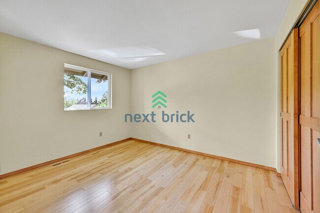 Building Photo - Beautiful 6-Bedroom Home on a Quiet Cul-de...