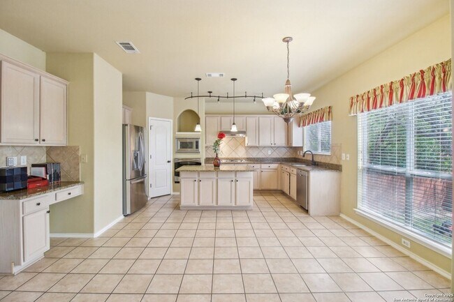 Building Photo - 606 Mesa Ln