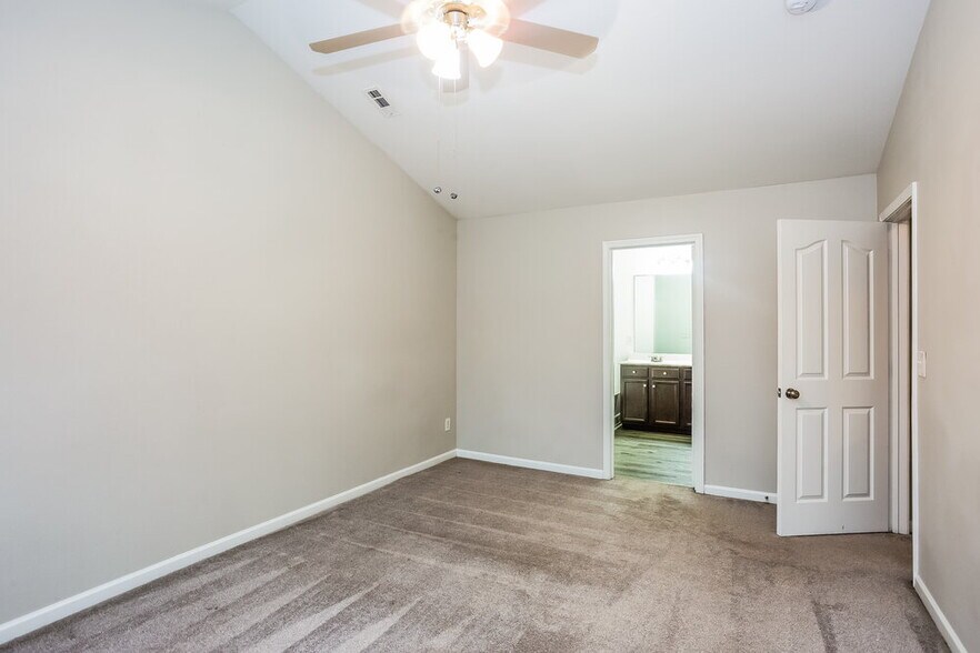 Building Photo - 4822 Abercromby St