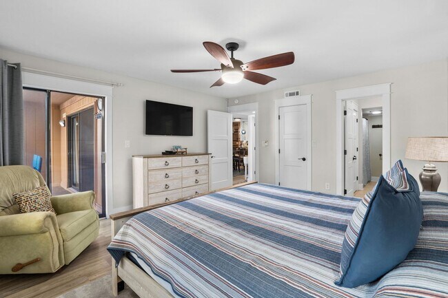 Building Photo - “Beachside Living – 2BR/2BA Condo with Oce...