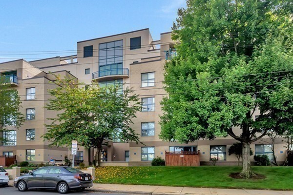 Building Photo - 170 Gore St