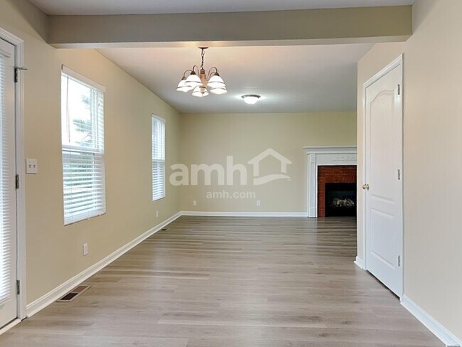 Building Photo - 9021 Braxton Dr