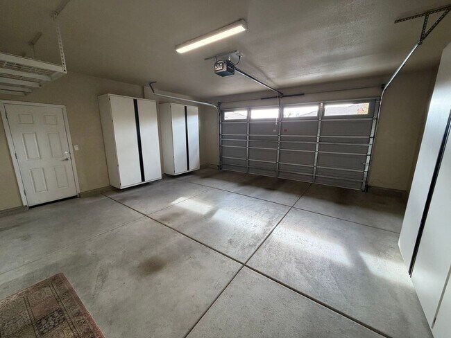 Building Photo - 3 Bedroom Home in Sparks Gated Community!