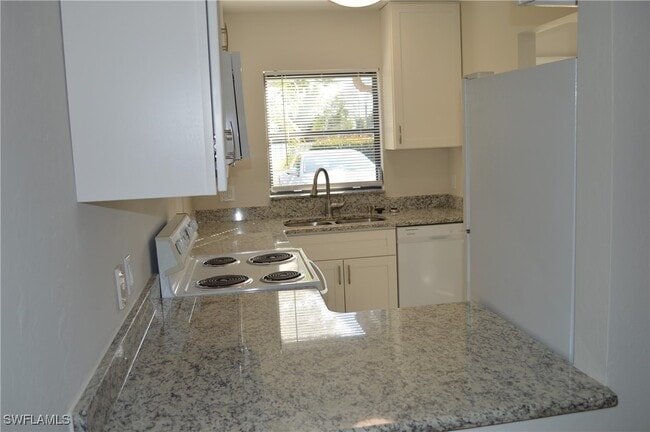 Building Photo - 26560 Southern Pines Dr