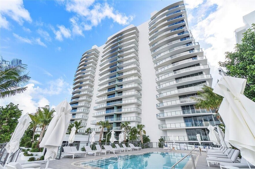 Building Photo - 1116 N Ocean Blvd