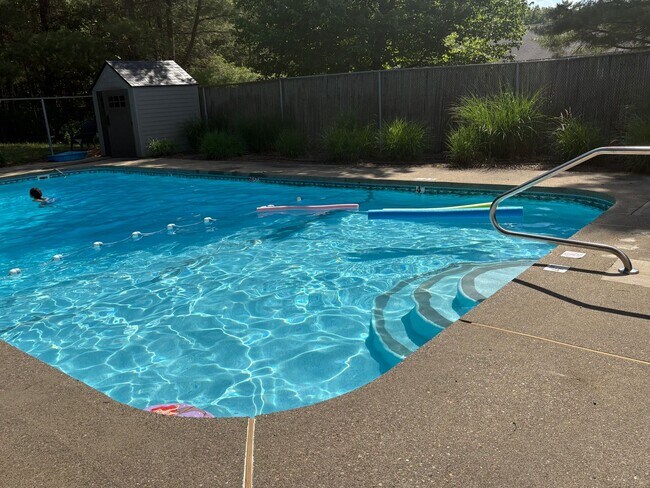 Building Photo - Newly updated 2 Bedroom Townhouse in quite neighborhood