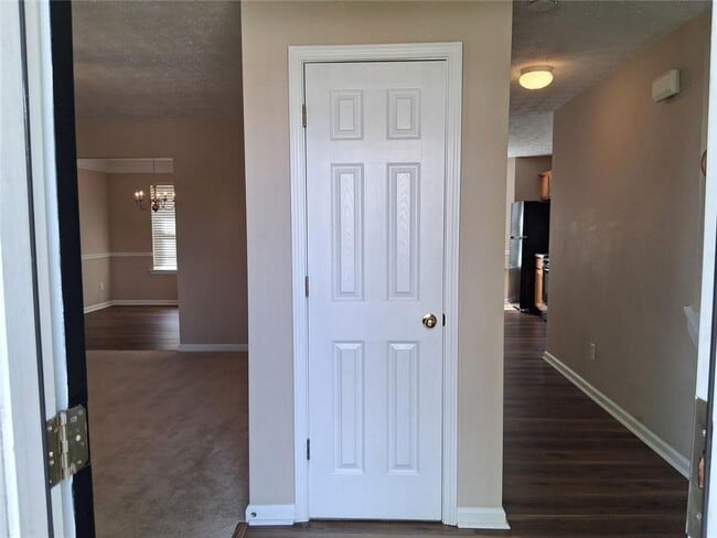 Building Photo - 130 Vinings Dr