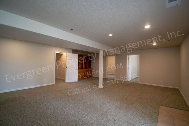 Building Photo - 413 Hawthorne Ave