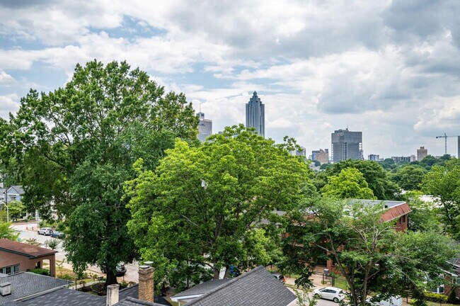 Building Photo - 525 Parkway Dr NE