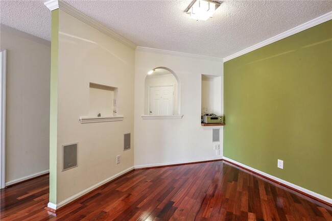 Building Photo - 209 14th St NE