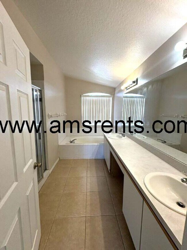Building Photo - 2404 Condado Ct