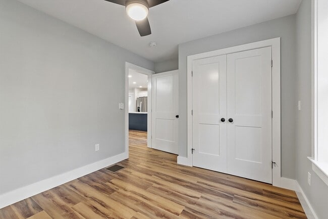 Building Photo - 18 Buttonwood Pl