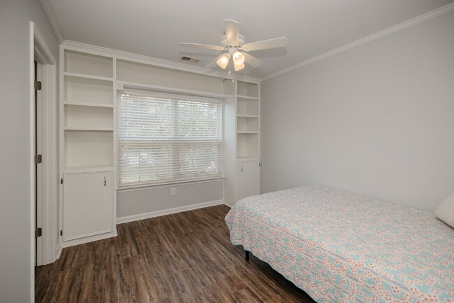 Building Photo - Charming 3-Bedroom Goose Creek Home with Attached Garage