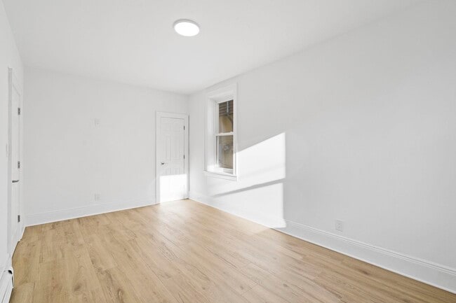 Building Photo - 5 Lienau Pl