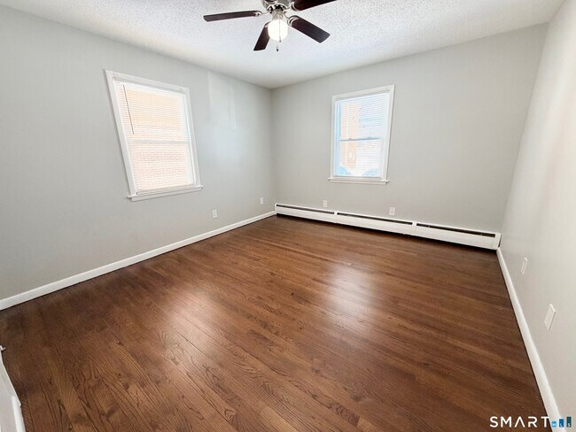 Building Photo - 161 W Spring St