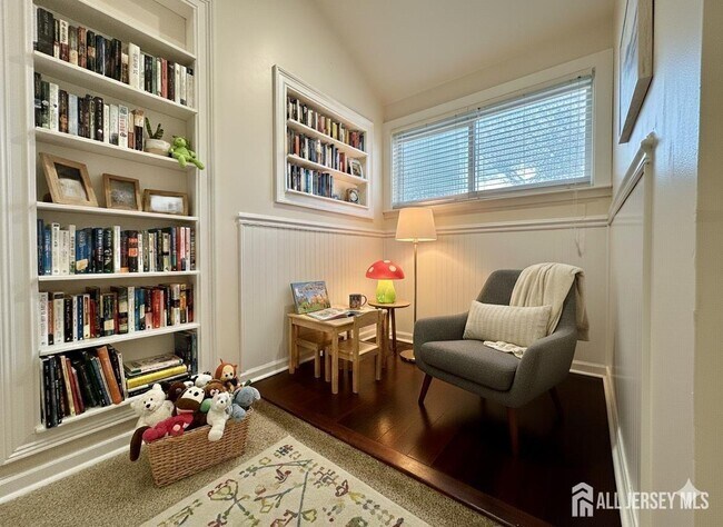 Building Photo - 5 Viburnum Ct