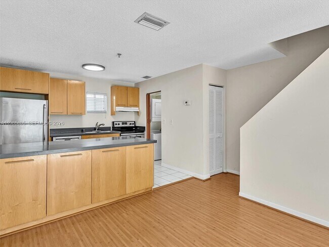 Building Photo - 240 SW 15th Rd