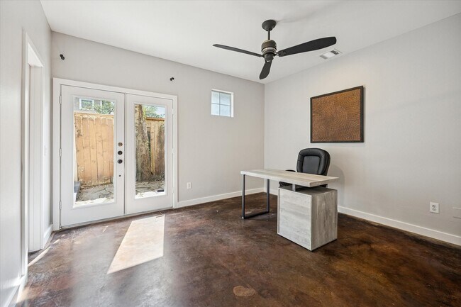 Building Photo - 2404 Fairview St