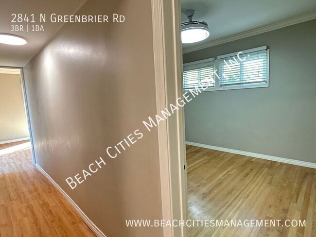 Building Photo - 2841 N Greenbrier Rd