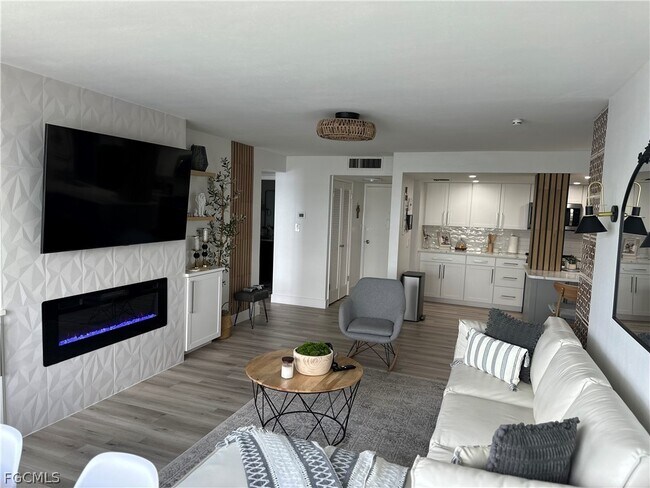 Building Photo - 1900 Clifford St