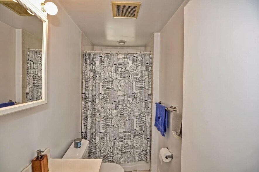 Primary Photo - 15 Princeton St